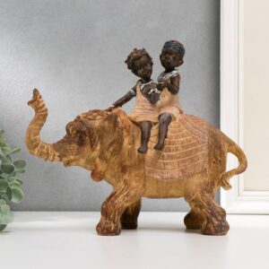 Сувенир «Африканский слон с детьми на спине»